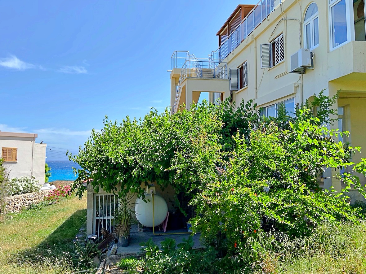 Villa in Karakum by the sea