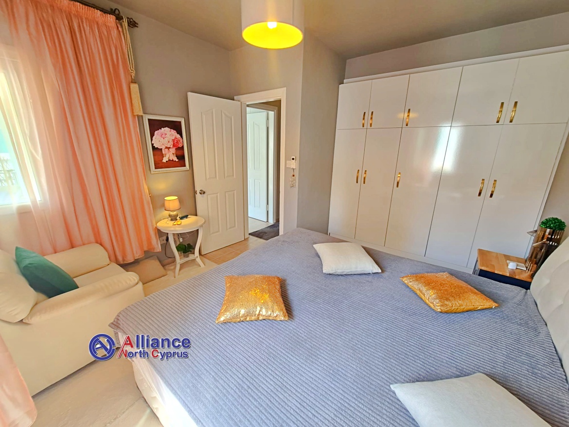 Well-maintained apartment in 3+1 Catalkoy, with a roof terrace, sold furnished