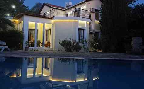 Villa in 4 apartments in three locations, offering panoramic views!