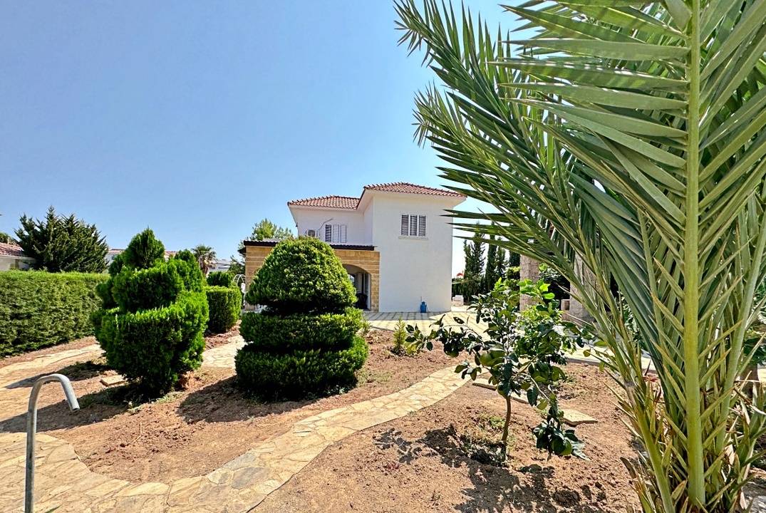 Sale of 3 + 1 villa near the coast, individual title deeds