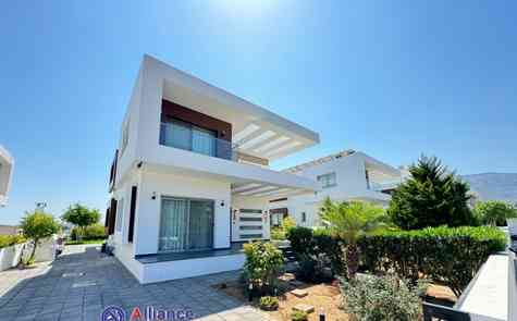 Modern villa in Catalkoy 4+1, 200 meters from the sea!