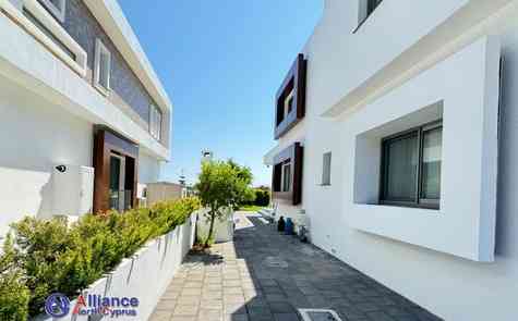 Modern villa in Catalkoy 4+1, 200 meters from the sea!