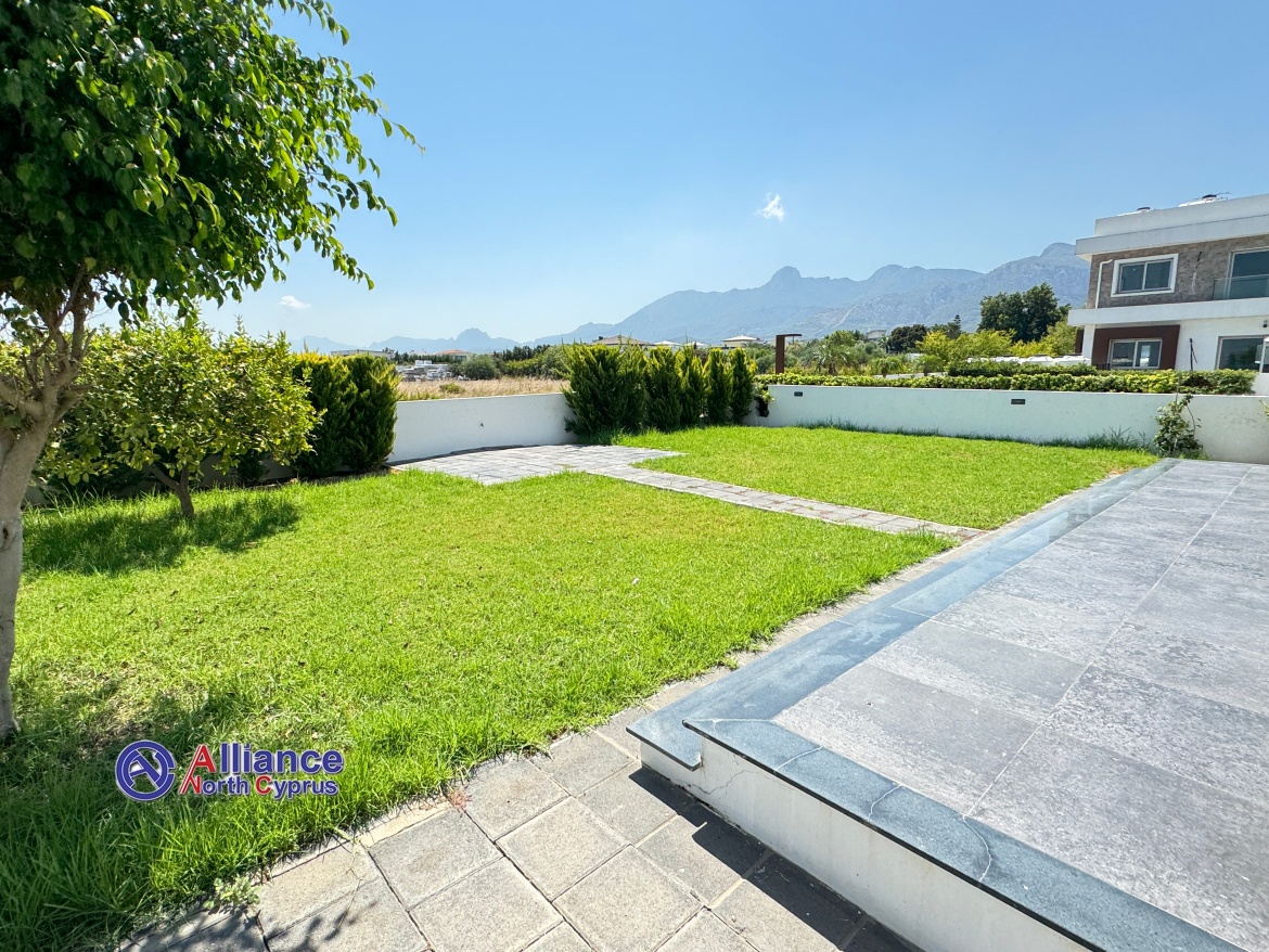 Modern villa in Catalkoy 4+1, 200 meters from the sea!