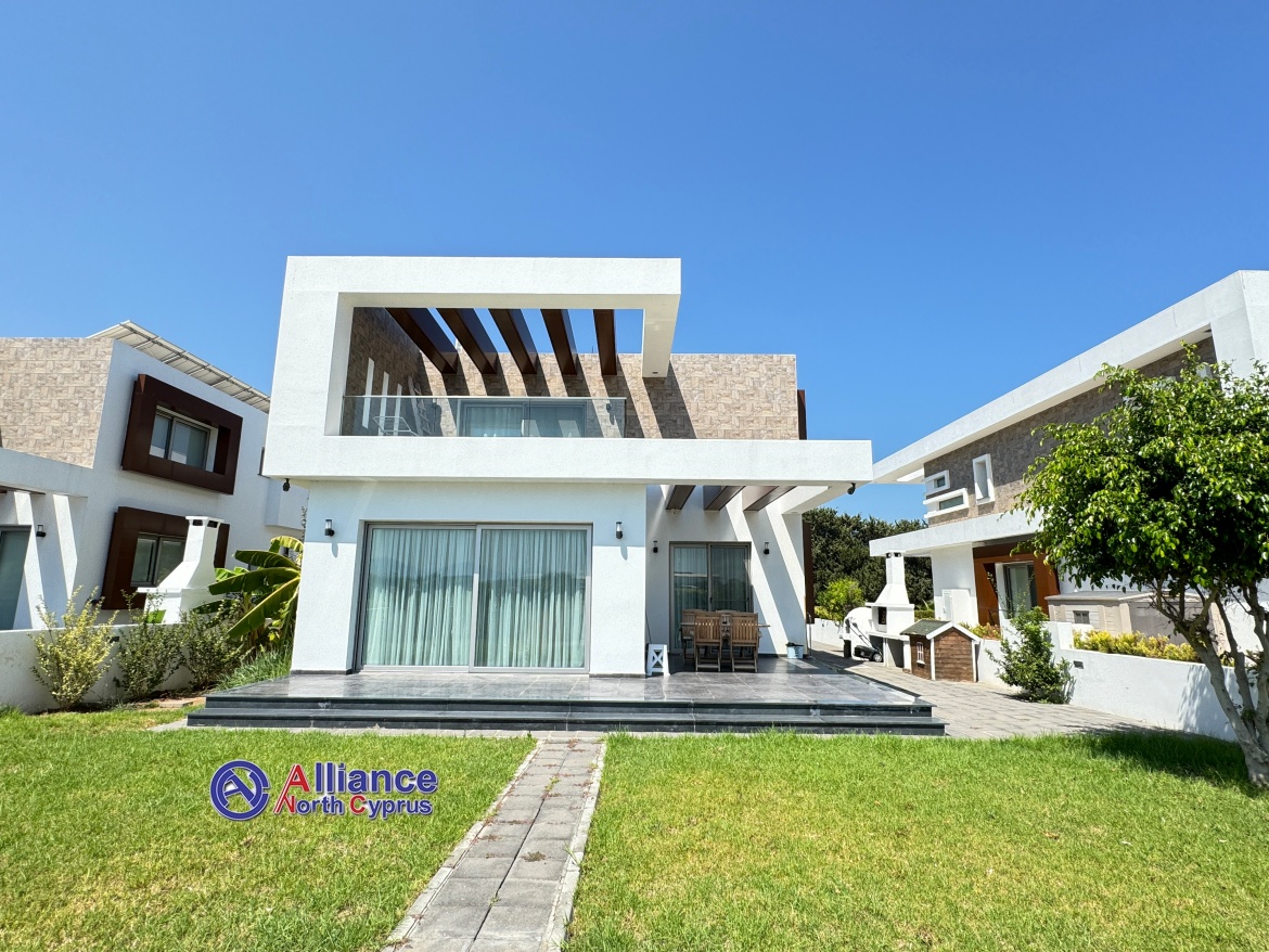 Modern villa in Catalkoy 4+1, 200 meters from the sea!