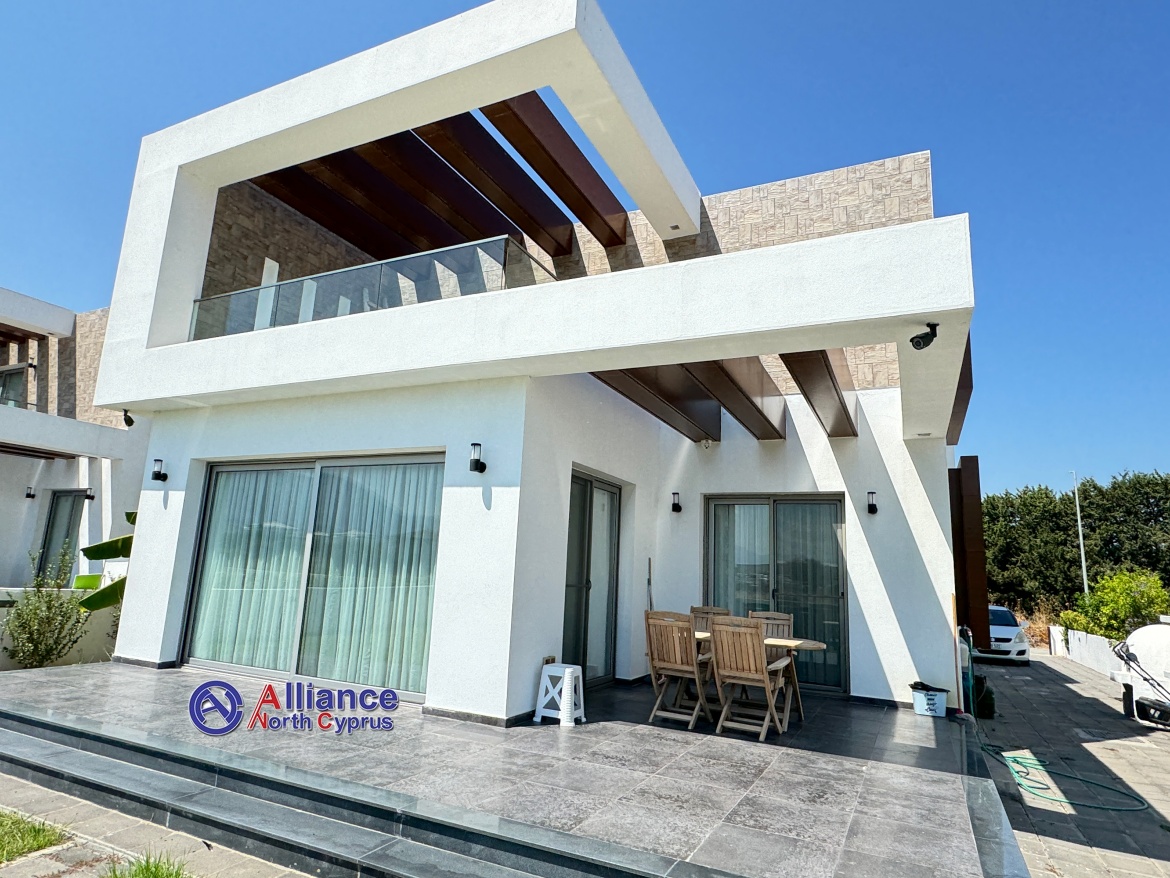 Modern villa in Catalkoy 4+1, 200 meters from the sea!