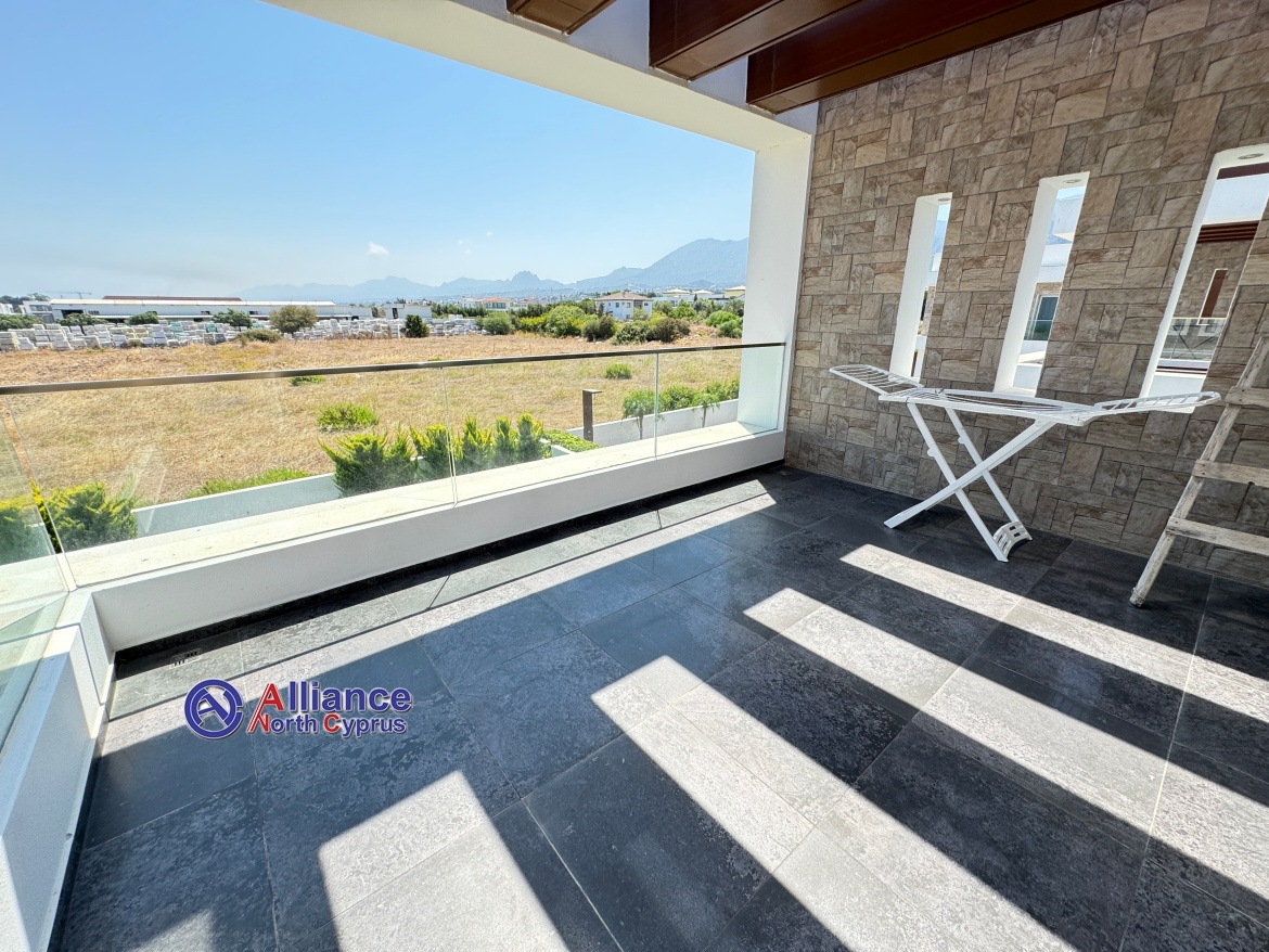 Modern villa in Catalkoy 4+1, 200 meters from the sea!