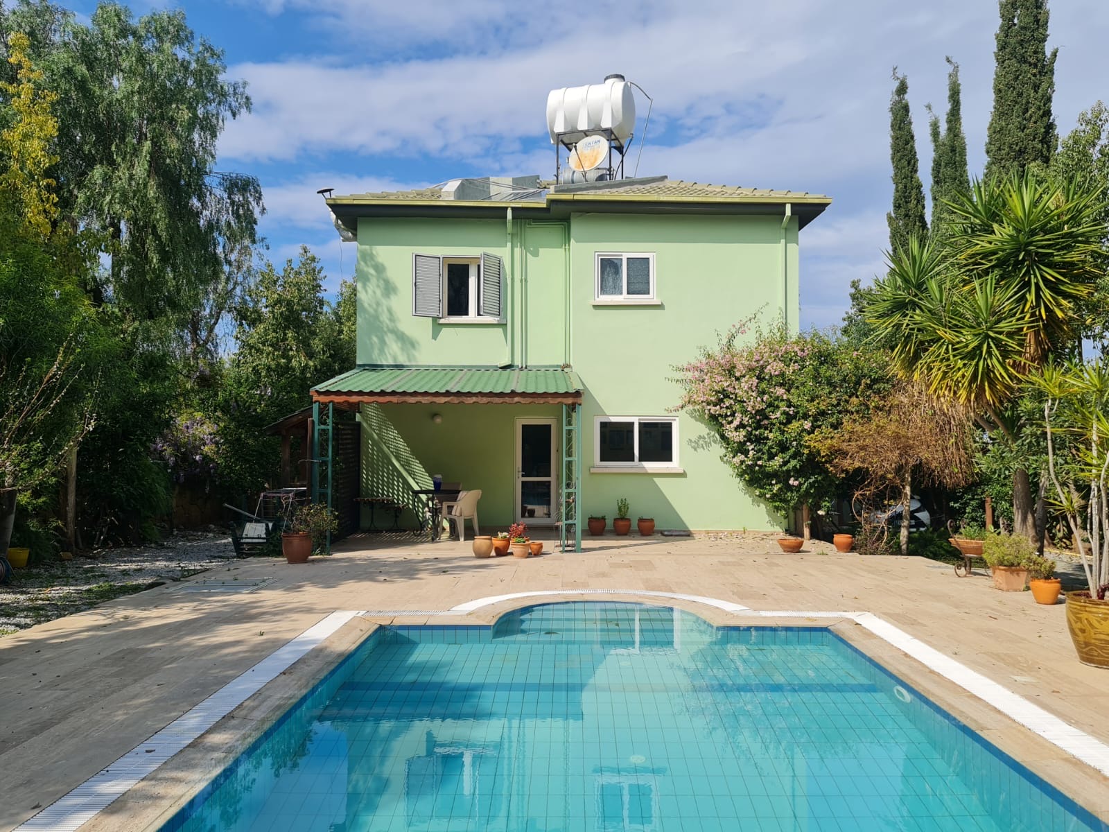 Villa with pool in Karaoglanoglu for rent