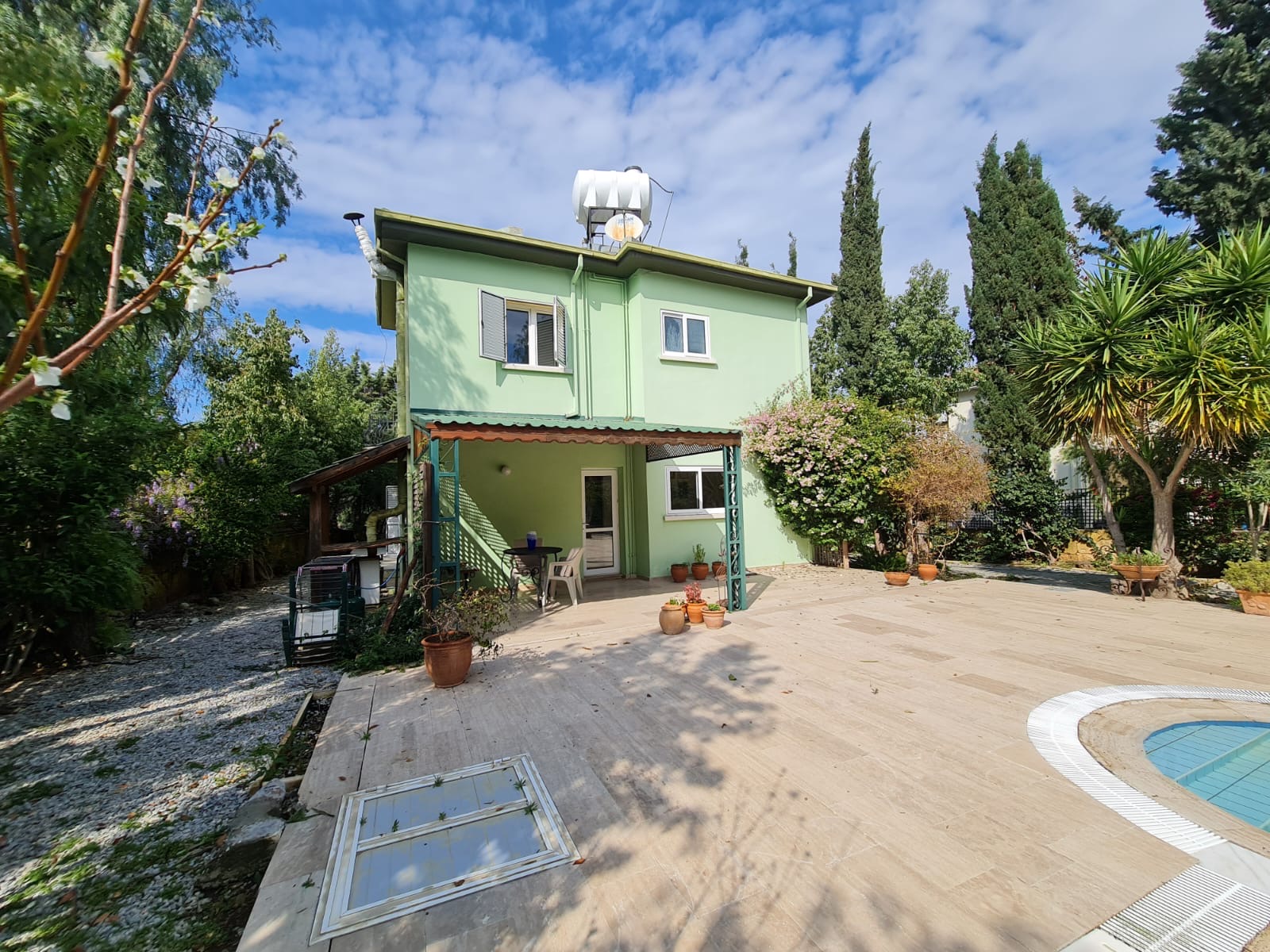 Villa with pool in Karaoglanoglu for rent