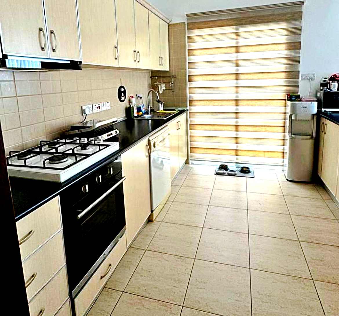 Luxury 3+1 apartment in a quiet complex in the center of Kyrenia